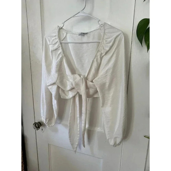 Fashion nova women’s size extra large, white cropped blouse - Picture 2 of 8